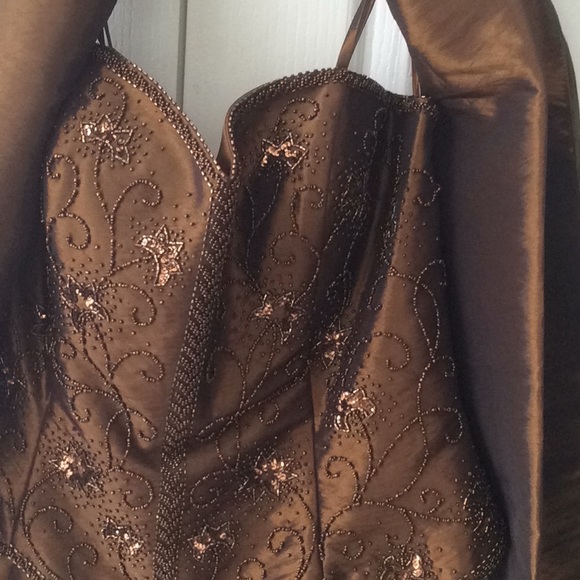 Formal gown - Picture 2 of 3